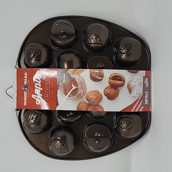 Nordic Ware Other - NWT Nordic Wear Apple Cakelet Pan Williams Sonoma